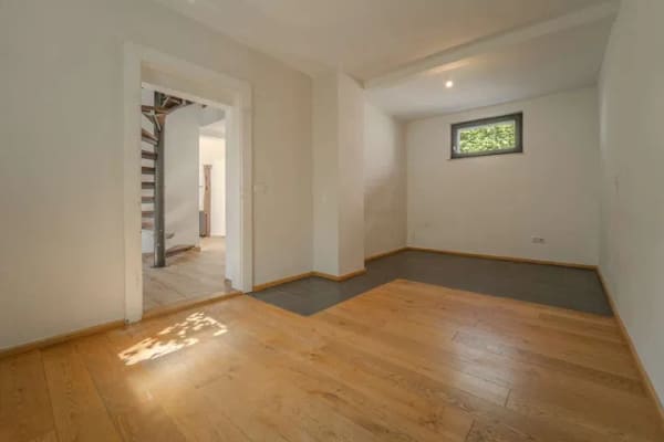Immobilie in Berg (Pfalz) - Drei Epochen, ein Zuhause – Außergewöhnliches Ensemble mit Charakter und Weitblick - Bild 4