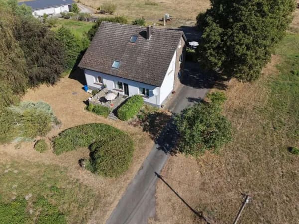 Immobilie in Bissendorf - Attraktives Zweifamilienhaus in Alleinlage mit großem Grundstück in Bissendorf / Jeggen - Bild 1