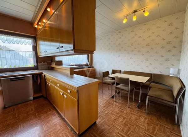 Immobilie in Zülpich - Großzügiger Bungalow mit 4 Schlafzimmern  und vielseitig nutzbarem Nebengebäude - Bild 3