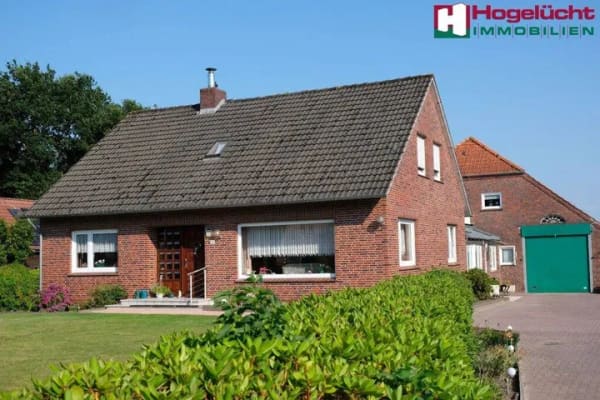 Immobilie in Aurich - Ein geräumiges Einfamilienhaus mit Einliegerwohnung und Scheune - Bild 0