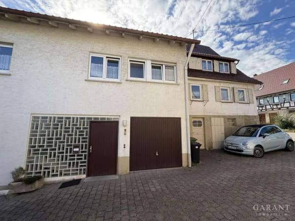 Immobilie in Ditzingen - Zwei Häuser - ein Grundstück - vielfältige Möglichkeiten - Bild 2