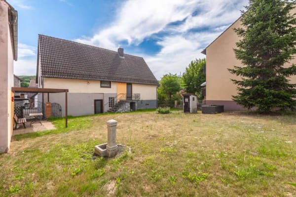 Immobilie in Mömbris - Hausensemble mit zwei Wohnhäusern, Ladengeschäft, Scheune und großem Grundstück  - Bild 2