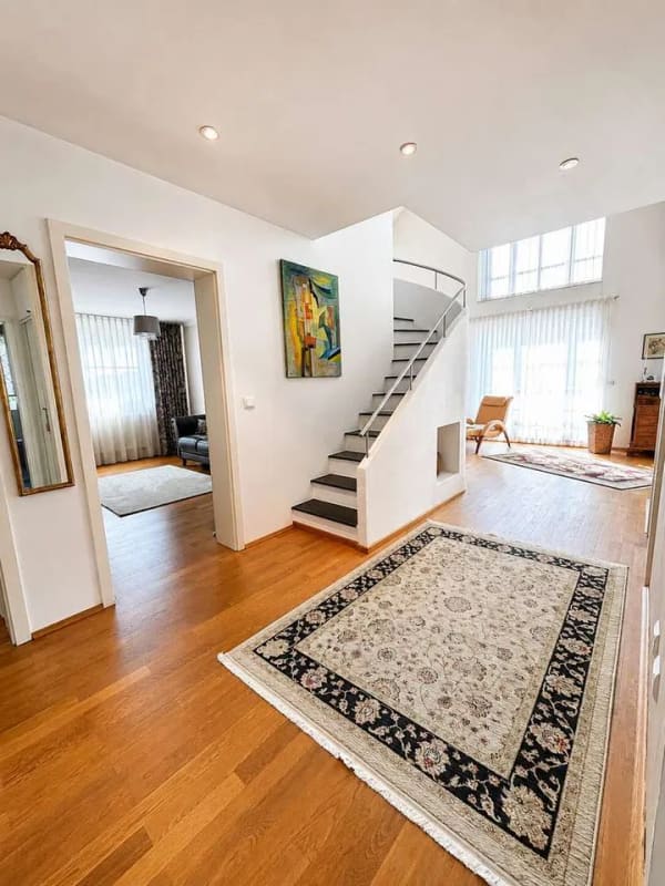 Immobilie in Marzling - Stilvoll wohnen auf zwei Ebenen-elegante 4-Zimmer-Maisonette mit Galerie - Bild 1