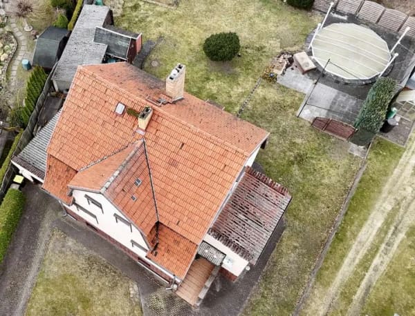 Immobilie in Dallgow-Döberitz - 140 qm Heimatvilla in Toplage. Hoher Keller, Ausbaureserve, Pool, Bahnhof 5 Minuten zu Fuß. - Bild 1