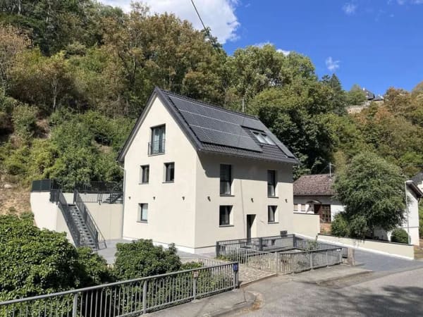 Immobilie in Winterburg - Provisionsfrei, kernsaniertes Zweifamilienhaus - Bild 1
