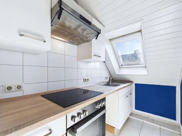 Immobilie in Hage - Gemütliche Dachgeschosswohnung mit großzügiger Dachterrasse in guter Wohnlage von Hage - Bild 2