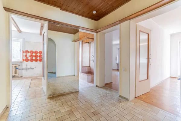 Immobilie in Kirchseeon - Renovierungsbedürftige 3-Zimmerwohnung mit viel Potenzial - KAUF GEGEN GEBOT - - Bild 3