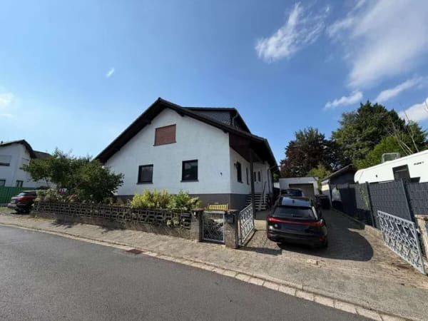 Immobilie in Neuberg - Schönes Zweifamilienhaus mit großer Einliegerwohnung auf großem Grundstück - Bild 1