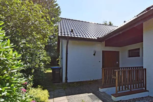Immobilie in Wohltorf - Starterpaket mit viel Raum und Potential: Solide gebautes Hausteil mit Einzelhauscharakter - Bild 1