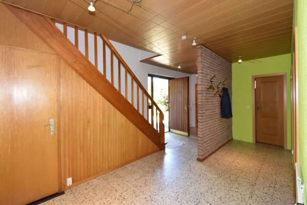 Immobilie in Wohltorf - Starterpaket mit viel Raum und Potential: Solide gebautes Hausteil mit Einzelhauscharakter - Bild 3