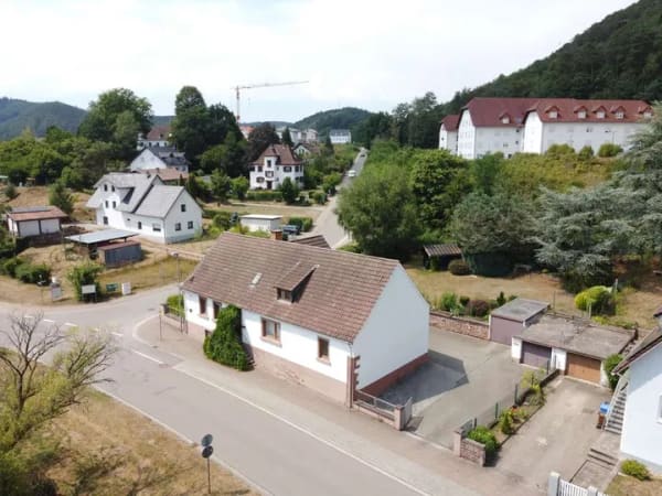 Immobilie in Hauenstein - Einfamilienhaus mit attraktiver Entwicklungsperspektive und Baupotenzial! - Bild 1