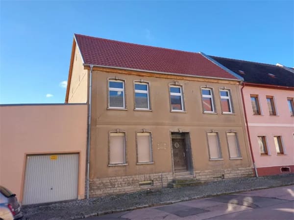 Immobilie in Nienburg (Saale) - Schönes Stadthaus in guter Lage - Bild 0