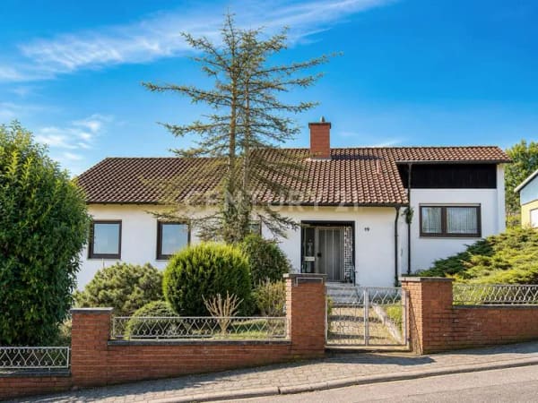 Immobilie in Essenheim - EIN ZUHAUSE MIT GANZ BESONDEREM CHARAKTER  - Außergewöhnliches Wohnen auf sehr großem Grundstück - Bild 2
