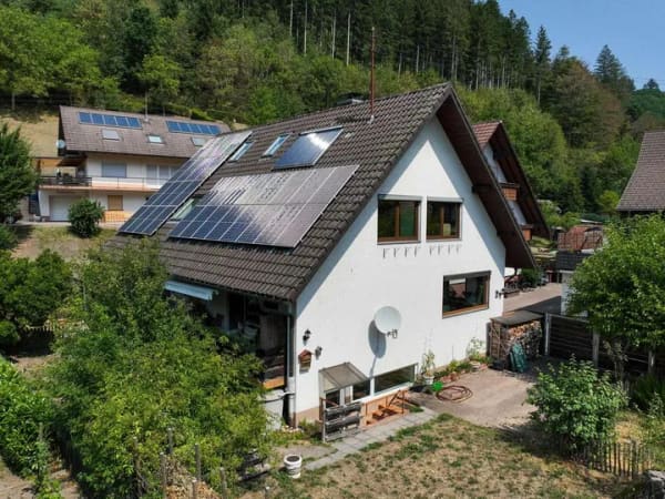 Immobilie in Bad Rippoldsau-Schapbach - Großzügiges Zweifamilienhaus mit Garten & vielseitigen Nutzungsmöglichkeiten in Schapbach - Bild 0