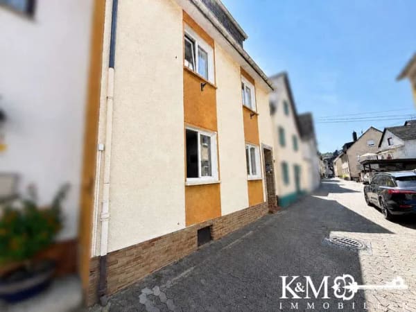 Immobilie in Rhens - Charmantes Stadthaus mit Innenhof und viel Entwicklungspotenzial - Bild 1