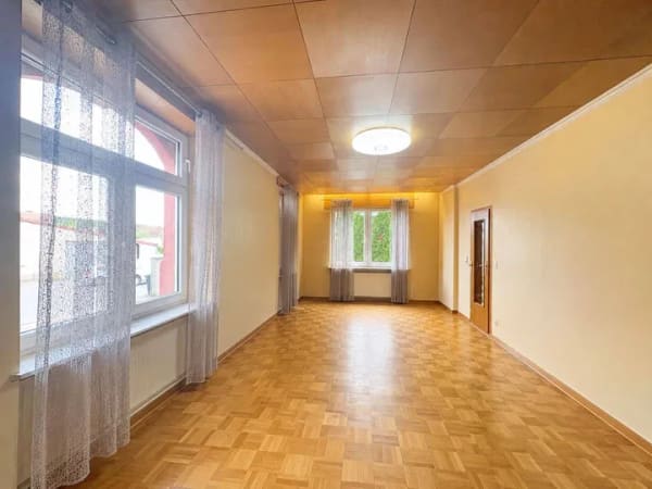 Immobilie in Wörrstadt - Schornsheim: Charmantes Einfamilienhaus mit Scheunen und großem Innenhof - Bild 3