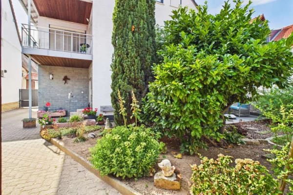 Immobilie in Großostheim - Dreifamilienhaus mit Nebengebäude und Garten - Bild 2