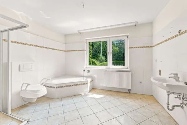 Immobilie in Olpe - Fußläufig zur Innenstadt – Wohnhaus mit Garten und viel Platz für die Familie! - Bild 1