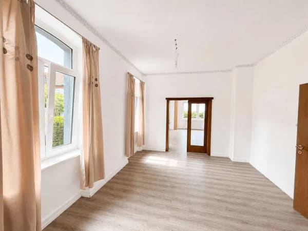 Immobilie in Hofheim am Taunus - Großzügige und moderne Hochparterre-Wohnung +58 m² Hobbykeller, Doppelgarage und großem Garten - Bild 2