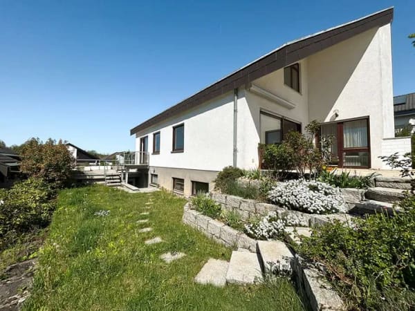 Immobilie in Lorch - Ihr neues Zuhause in Lorch: Attraktives 2-Fam.-Haus mit „Einliegerbereich“ und 2 Garagen - Bild 0