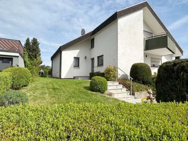 Immobilie in Lorch - Ihr neues Zuhause in Lorch: Attraktives 2-Fam.-Haus mit „Einliegerbereich“ und 2 Garagen - Bild 1