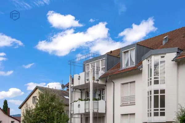 Immobilie in Kirchzarten - Licht. Raum. Lebensqualität. Großzügige Maisonette in begehrter Wohnlage - Bild 1