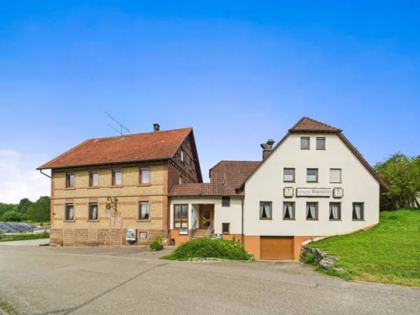 Immobilie in Ölbronn-Dürrn - 3 Immobilien + Scheune auf 11.800 qm Grundstück | Ölbronn - Bild 0