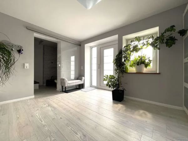 Immobilie in Winzer - Einziehen & wohlfühlen: Modernisierte Doppelhaushälfte mit Garten in attraktiver Lage! - Bild 2