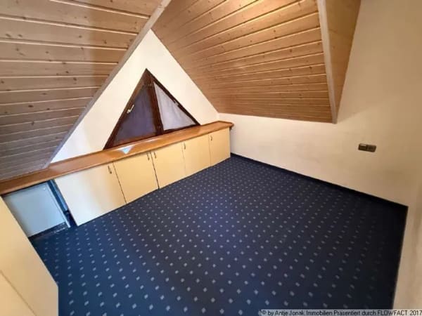 Immobilie in Wendlingen am Neckar - Charmante  2,5 Zimmer-Maisonette-Wohnung mit sonnigem Balkon in zentraler Lage von Wendlingen - Bild 3