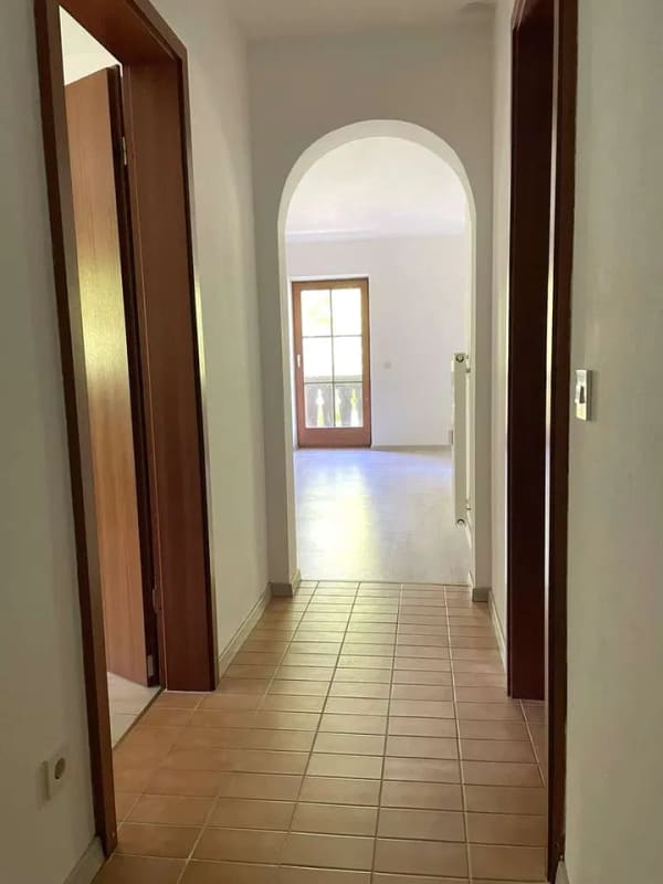 Immobilie in Aschau im Chiemgau - Helle, gemütliche 2-Zimmer-Wohnung mit Balkon am Fuße der Kampenwand. - Bild 2