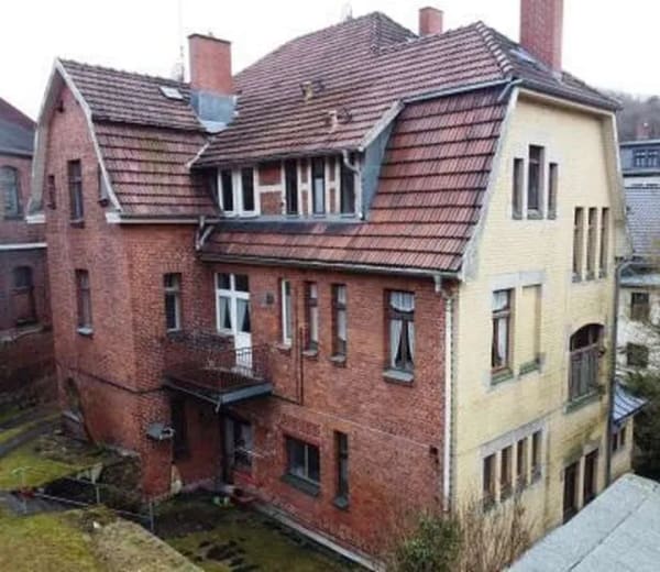 Immobilie in Sonneberg - Historische Jugendstilvilla mit großem Grundstück in zentraler, ruhiger Altstadtlage - Bild 1