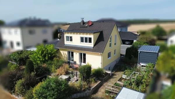 Immobilie in Großrinderfeld - Ankommen. Wohlfühlen. Bleiben. – Großzügiges Zuhause mit Gartenidylle - Bild 0