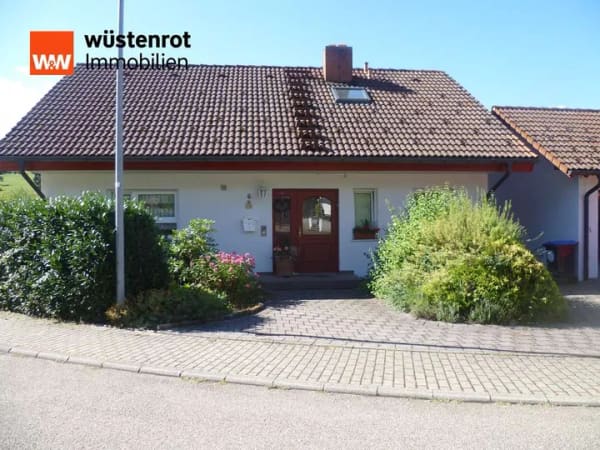 Immobilie in Alpirsbach - Gepflegtes Einfamilienhaus mit Einliegerwohnung - Bild 0