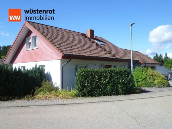 Immobilie in Alpirsbach - Gepflegtes Einfamilienhaus mit Einliegerwohnung - Bild 1
