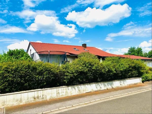 Immobilie in Eltmann - Einfach schön hier zu wohnen... familienfreundliches Haus mit Garage, Carport und großem Garten, Grund 1.100m², Wfl. 125m²! - Bild 3