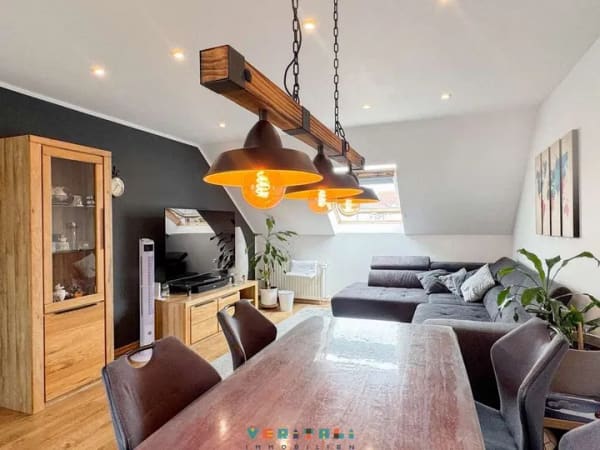 Immobilie in Nauheim - Wohnen wie im eigenen Haus: Großzügige Maisonette mit Balkon und zwei Stellplätzen - Bild 0