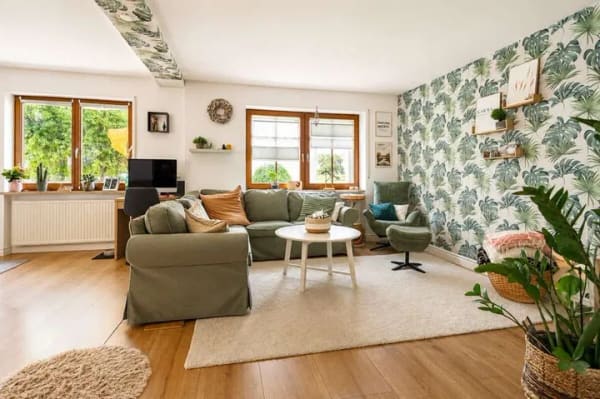 Immobilie in Mühlhausen-Ehingen - Großzügig. Hell. Vielseitig. 3,5-Zimmer-Wohnung mit Balkon und zwei Stellplätzen - Bild 0