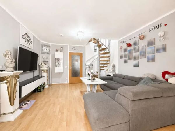 Immobilie in Markt Indersdorf - Lichtdurchflutete, schöne 4 Zi. Wohnung mit Balkon, EBK, Keller, Garage, Stellplatz nähe Marktplatz - Bild 1