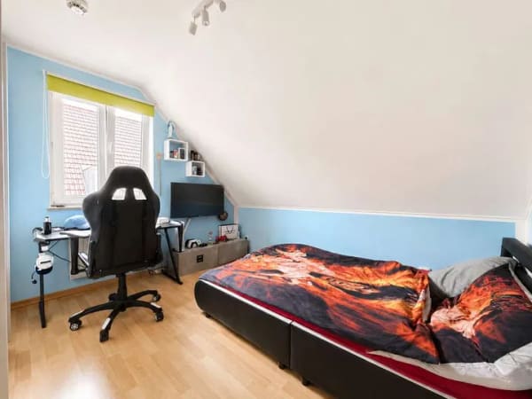 Immobilie in Markt Indersdorf - Lichtdurchflutete, schöne 4 Zi. Wohnung mit Balkon, EBK, Keller, Garage, Stellplatz nähe Marktplatz - Bild 4