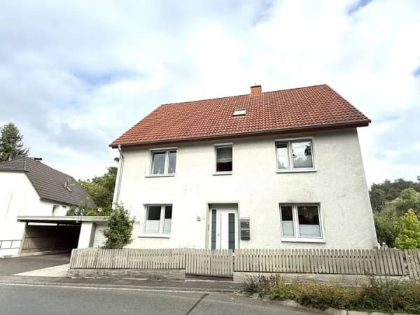 Immobilie in Büren - Raumwunder in der Natur. Sehr gepflegtes ZFH für die ganze Familie. - Bild 0