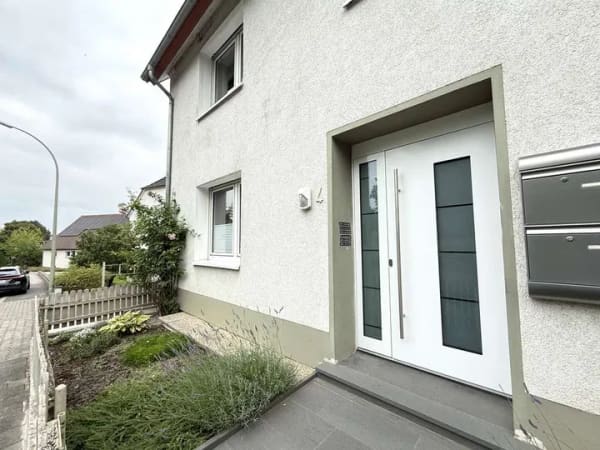 Immobilie in Büren - Raumwunder in der Natur. Sehr gepflegtes ZFH für die ganze Familie. - Bild 1