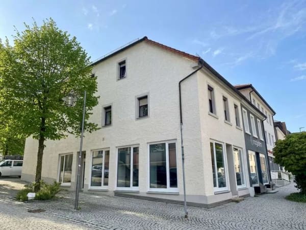 Immobilie in Gefrees - Sehr gepflegtes und modernisiertes Mehrfamilienhaus mit 3 Einheiten im Stadtzentrum von Gefrees - Bild 0