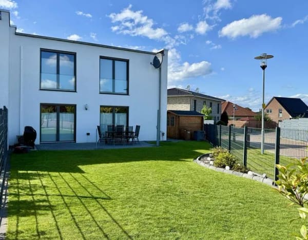 Immobilie in Leiferde - Neuwertig, hochwertig und energieeffizient : 5-Zimmer-Architekten-Stadthaus mit Garten - Bild 0
