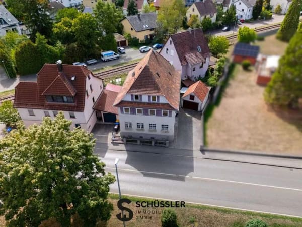 Immobilie in Frickenhausen - Wohnhaus mit Werkstatt & Garage – vielseitiges Objekt mit Entwicklungspotenzial in Frickenhausen - Bild 1