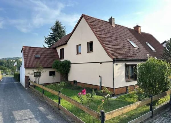 Immobilie in Unterwellenborn - Teilsanierte Einfamilien-DHH in beliebter Wohnlage - Bild 1