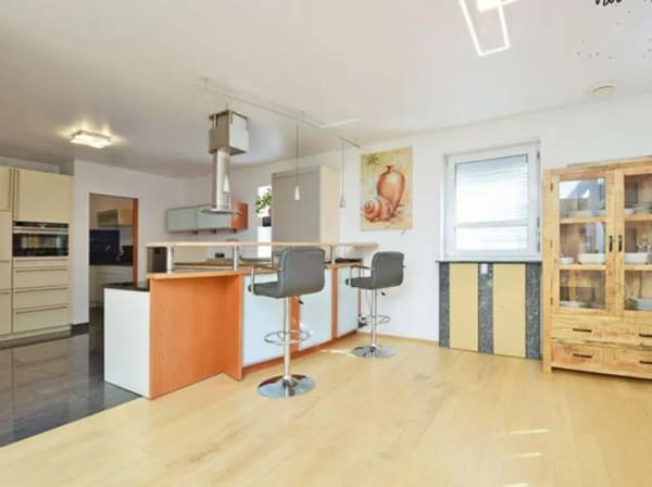 Immobilie in Esselbach - Großzügiges Einfamilienhaus mit ca. 200m² Wohnfläche, Traumgarten & Doppelgarage - Bild 2