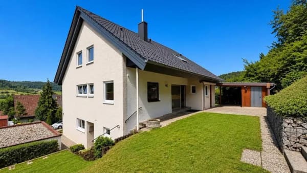 Immobilie in Nagold - Ein Zuhause für Generationen - Großzügiges Einfamilienhaus mit Einliegerwohnung - Bild 0