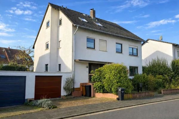 Immobilie in Kriftel - METZ IMMOBILIEN - Wohnen und Vermieten – vielseitiges Mehrfamilienhaus mit Garten - Bild 1