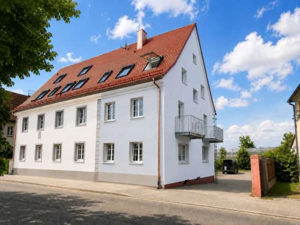 Immobilie in Ehrenkirchen - Haus mit 6-Zimmern, 2023 umfangreich renoviert und ab 01.11.2026 bezugsfrei - Bild 1
