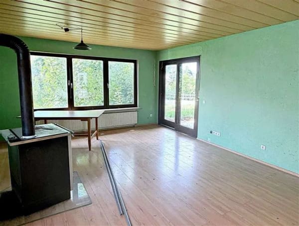 Immobilie in Wenzenbach - Handwerker aufgepasst! Sanierungsbedürftiger Bungalow mit Ausbaureserve in Wenzenbach - Bild 1
